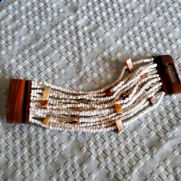 Natural Shell Bead Wooden Artisan Stretch Bracelet EUC - Picture 1 of 7